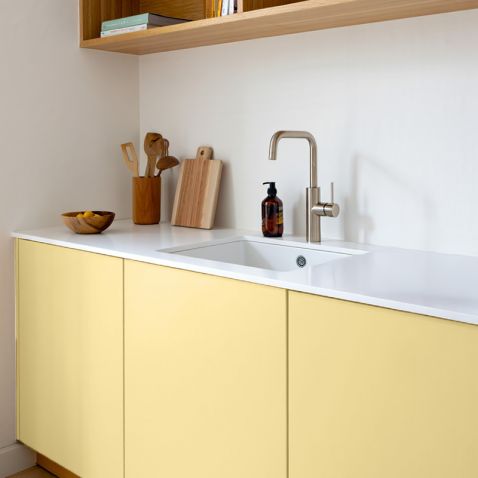 Papier peint autocollant jaune pastel mat