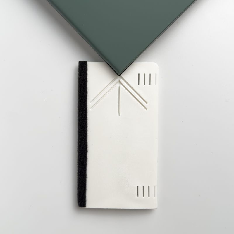 Raclette feutrine pour revêtement adhésif - outil de découpe intégré