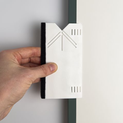 Raclette feutrine pour revêtement adhésif - outil de découpe intégré