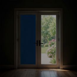 Film occultant bleu saphir brillant pour fenêtre