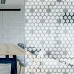 Film décoratif pour vitre motif hexagones dépolis