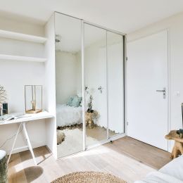 Revêtement adhésif miroir total
