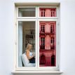 Film anti regard pour fenêtre à petit vitrage vis-à-vis proche - rouge