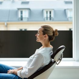 Film opacifiant repositionnable noir mat pour fenêtre
