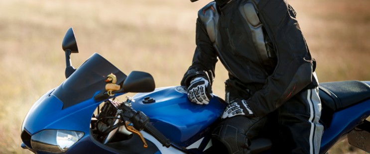 Film teinté pour bulle moto : la solution pour améliorer style, confort et protection