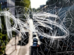 Comment protéger mes vitrages des graffitis, tags et rayures ?