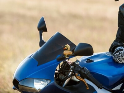 Film teinté pour bulle moto : la solution pour améliorer style, confort et protection